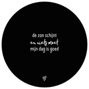 Zwarte tuincirkel/muurcirkel met tekst - 'De zon schijnt en niets moet, mijn dag is goed' perfect als wanddecoratie voor buiten en binnen Zwarte tuincirkel/muurcirkel met tekst - 'De zon schijnt en niets moet, mijn dag is goed' perfect als wanddecoratie voor buiten en binnen
