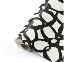 Rol cadeaupapier wit met zwart bloemenpatroon