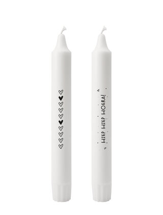 Set van 2 dinerkaarsen - 'Hiep hiep hoera'