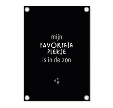 Tuinposter zwart met tekst 'Mijn favoriete plekje is in de zon' – buitenposter voor tuin & terras