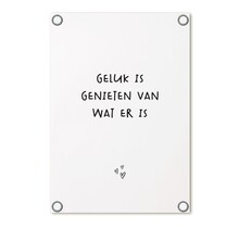 Tuinposter wit met tekst 'Geluk is genieten van wat er is'– buitenposter voor tuin & terras