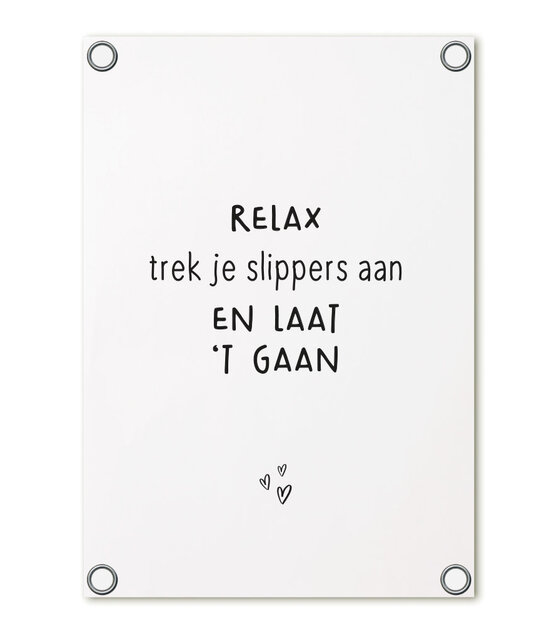 Tuinposter wit met tekst 'Relax trek je slippers aan en laat 't gaan' – buitenposter voor tuin & terras
