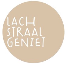 Tuincirkel zand met tekst 'Lach Straal Geniet' – muurcirkel voor buiten