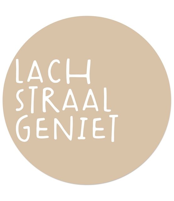Tuincirkel zand met tekst 'Lach Straal Geniet' – muurcirkel voor buiten