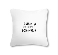 Buitenkussen 40x40 wit met tekst Geluk zit in het zonnetje – waterafstotend tuinkussen