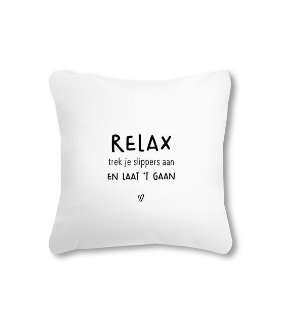Buitenkussen 40x40 wit met tekst Relax trek je slippers aan en laat 't gaan – waterafstotend tuinkussen