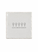 Aardewerk kerst tegeltje met wijnglazen en tekst ‘Ho ho ho… behalve met de wijn dan hè?’ – 13x13 cm