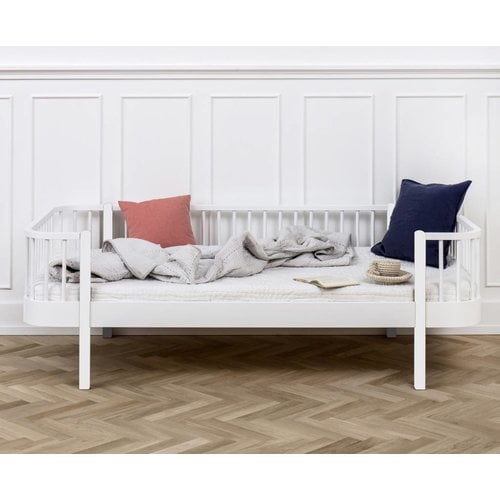Oliver Furniture Bettsofa Wood Collection, weiß