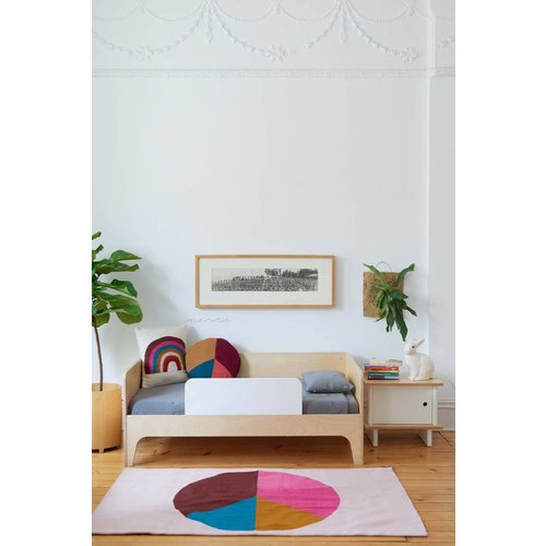 Oeuf Kinderbett Perch weiß-Walnuss 70 x 140 cm mit Rausfallschutz