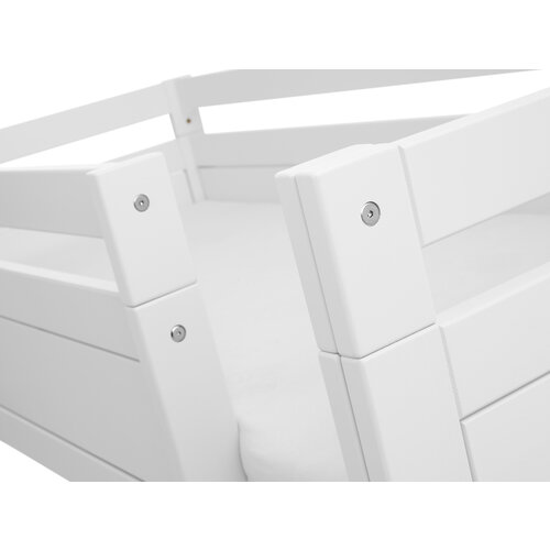 LIFETIME KIDSROOMS Low loft bed 90 x 200 with slanted ladder in white