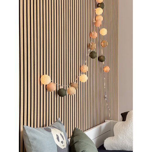 LIFETIME KIDSROOMS Lichterkette mit Baumwollkugeln Earthy Green