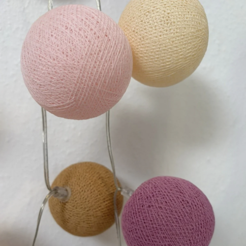 LIFETIME KIDSROOMS Lichterkette mit Baumwollkugeln Pink Lily