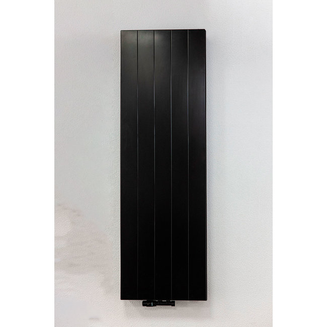  180x60 cm Type 22 - 2990 watts - ECA Radiateur vertical à façade rainurée - Noir mat (Ral 9005)