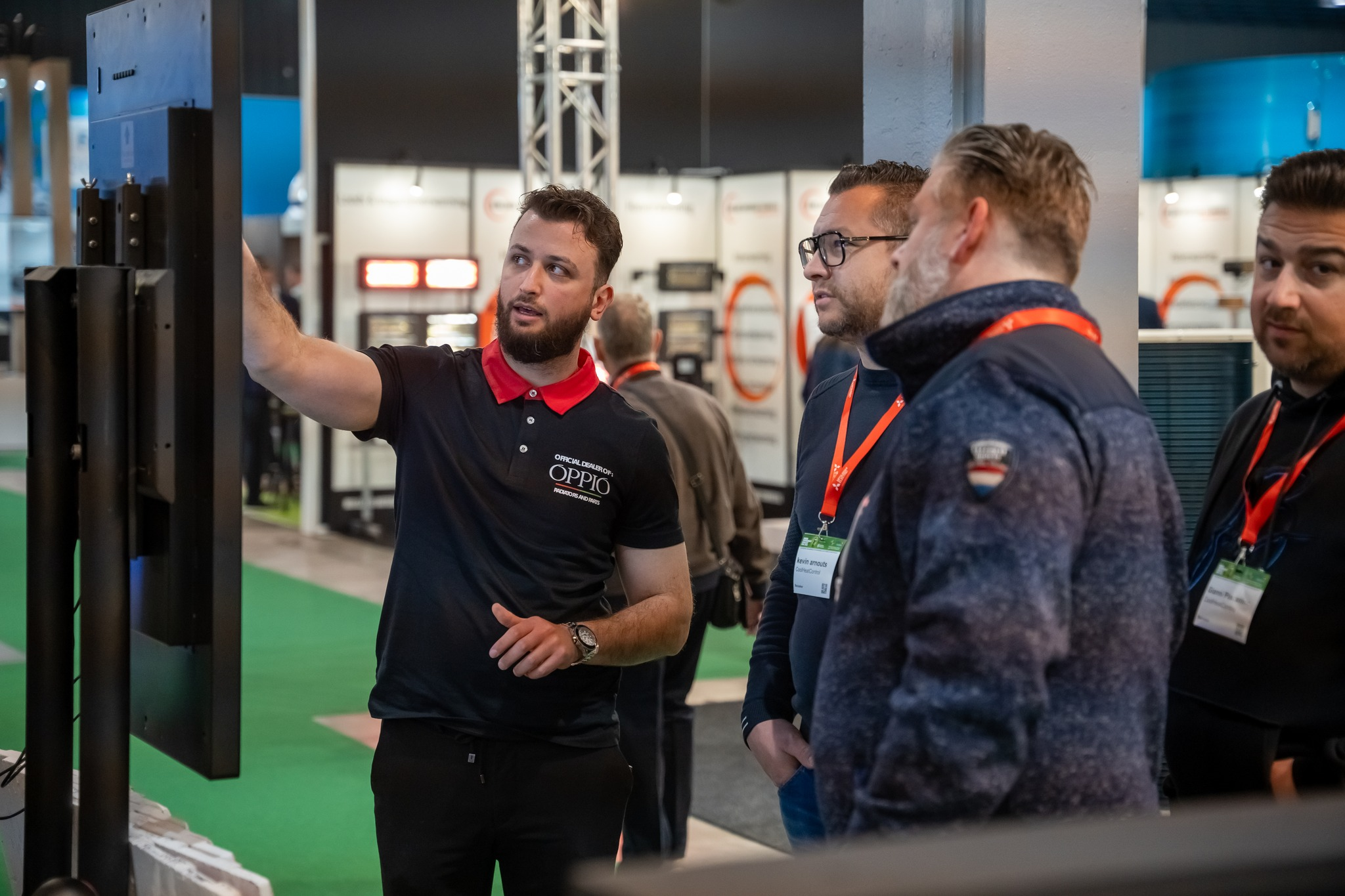 Gesprek bij de stand