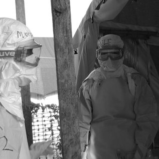 Eigen label Hoodie tbv isolatiedoeleinden zoals bij verpleging van ebola patienten (per verpakking van 100)