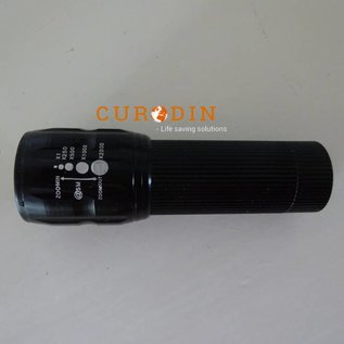 Eigen label Lumitorch Cree-led. Compacte ledzaklamp, incl duracell pro batterijen elders 29,95, ideaal tijdens de hulpverlening