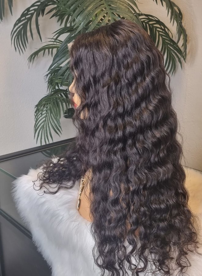 Onyx Queen - Closure Wig Loose Curly 20" - Remy Hair