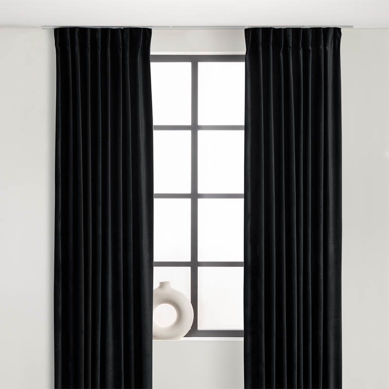 Lifa Living - Fluwelen Gordijnen - 150 x 250 cm - Zwart - Verduisterend - Wasbaar - Kreukherstellend - Kleurvast - 8 Ophangringen - 1 Stuk