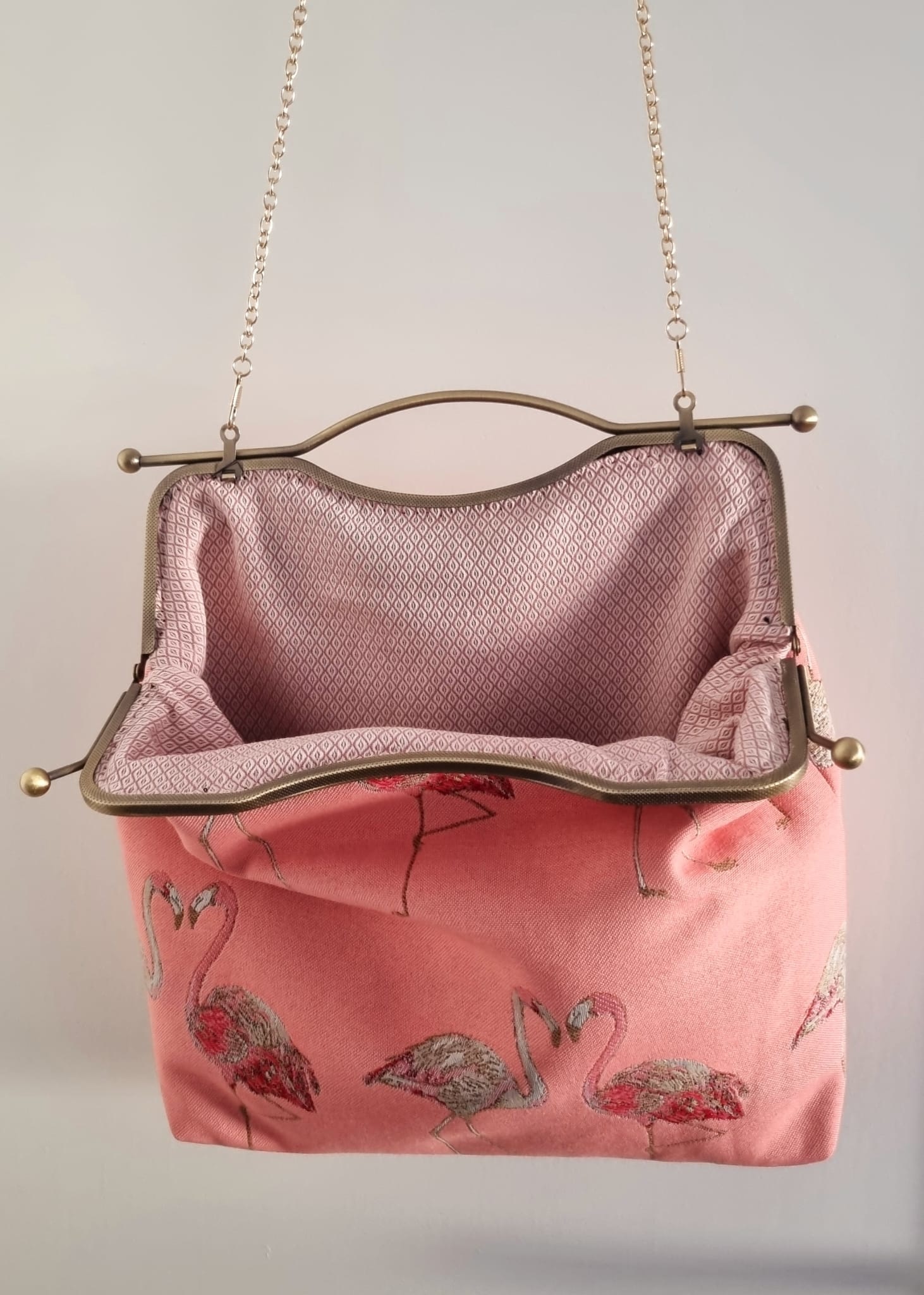 Handmade Handtasche mit Clipverschluss und Schulterkette – Hergestellt in Deutschland – Design Flamingo