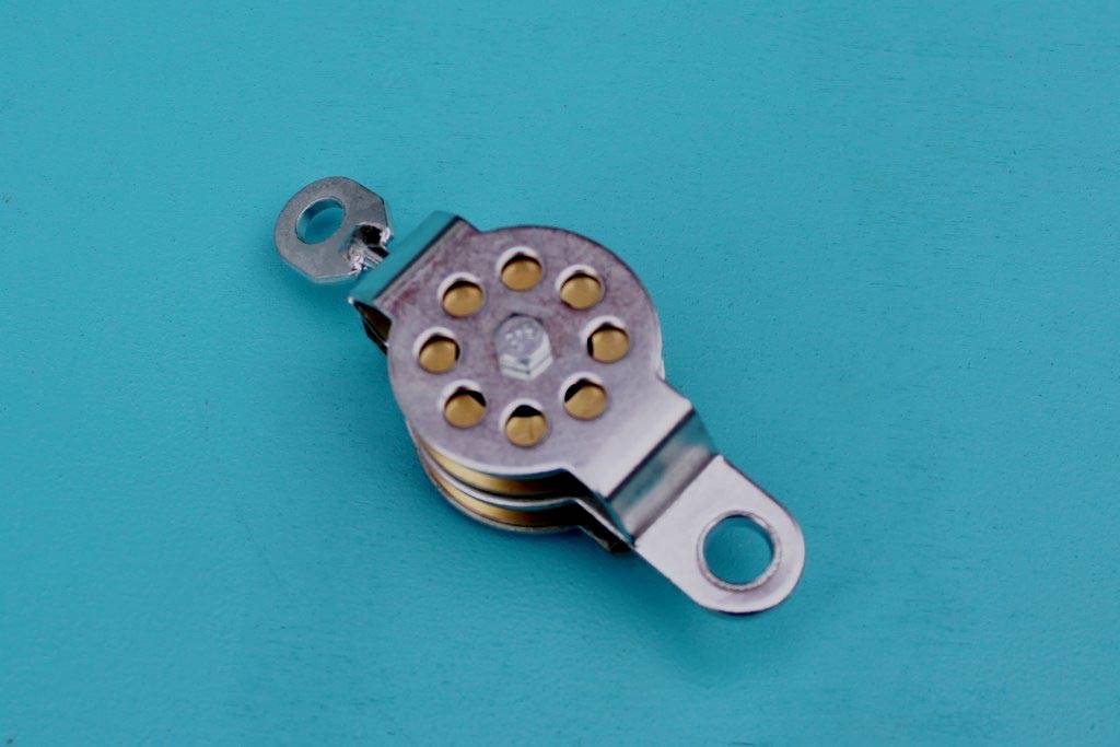 Verzinkte Rolle 2- Scheibig für Stahldrahtseil 3-4mm