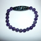 Бусина Дзи с 6-ю глазами в браслете из аметиста