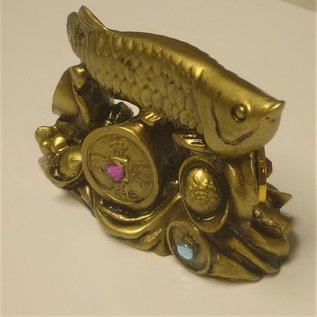 Arowana on a bed of wealth, ca.10x4,4x6,5cm