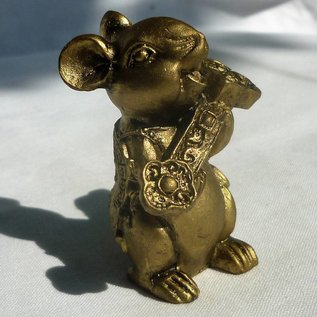 lucky rat with Ru Yi scepter, ca. 3-4cm