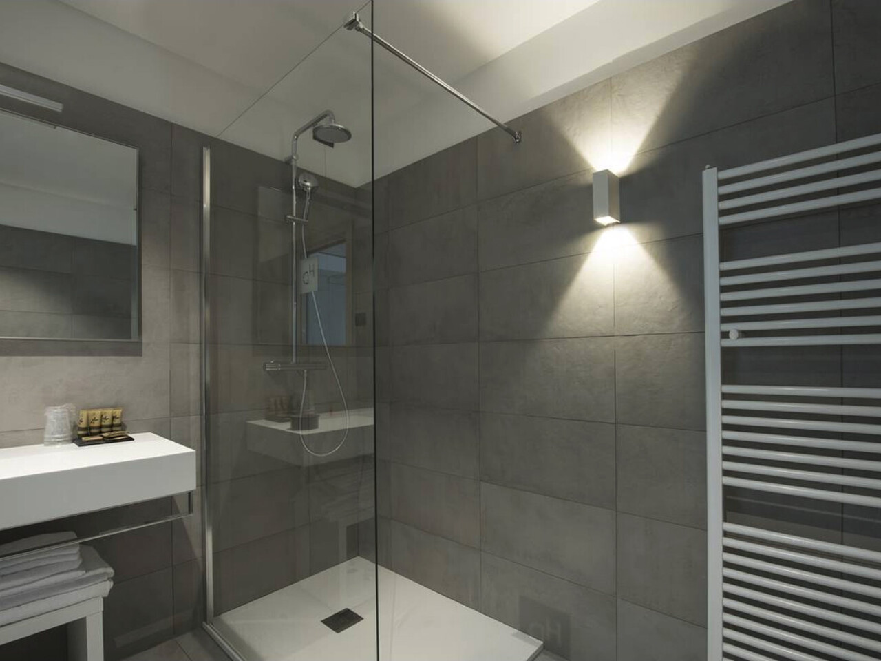 Gevelspot Hoekig Up Down IP44 Led 8W Gevelspot Hoekig Up Down IP44 Led 8W