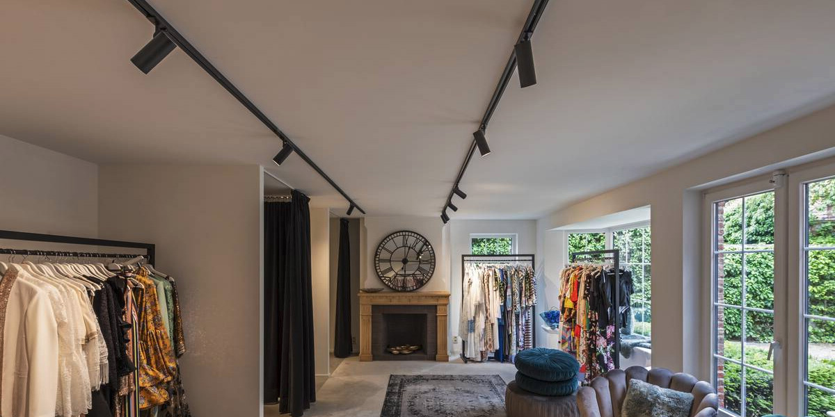 1-fase rails in een kledingwinkel
