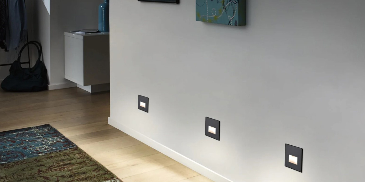 Wand inbouwspots in een hal