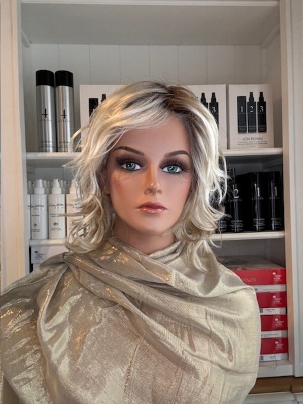 Raquel Welch California Mono Pastel blonde rooted Raquel Welch California Mono Pastel blonde rooted