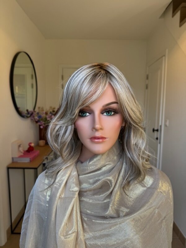 Belle Tress Peerless 18" Rootbeer float blonde Belle Tress Peerless 18" Rootbeer float blonde
