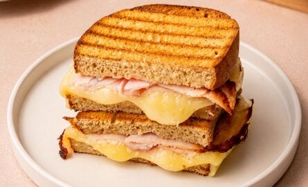 Luxe koolhydraatarme tosti uit de pan