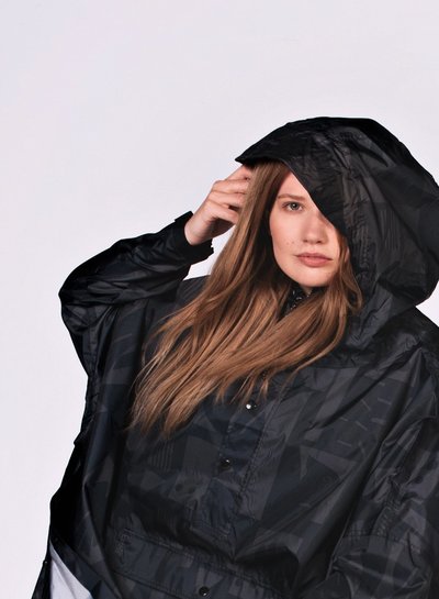 RAINKISS BLACK ART CAMO Poncho