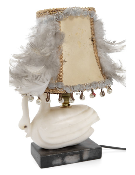 Kitsche tafellamp, zwaan met veren lampenkap, ca. 1940