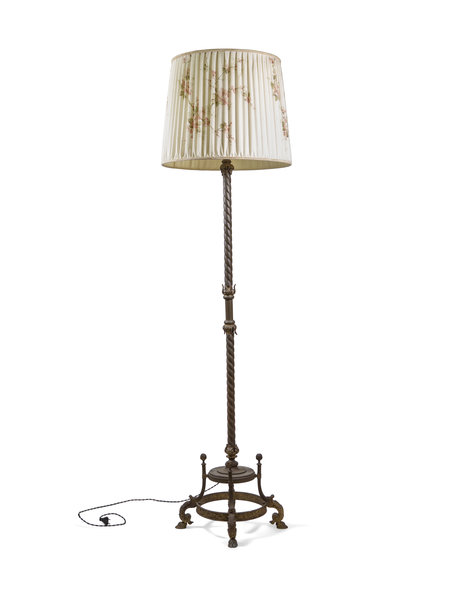 Landelijke vloerlamp, brons armatuur en stoffen lampenkap, ca. 1950