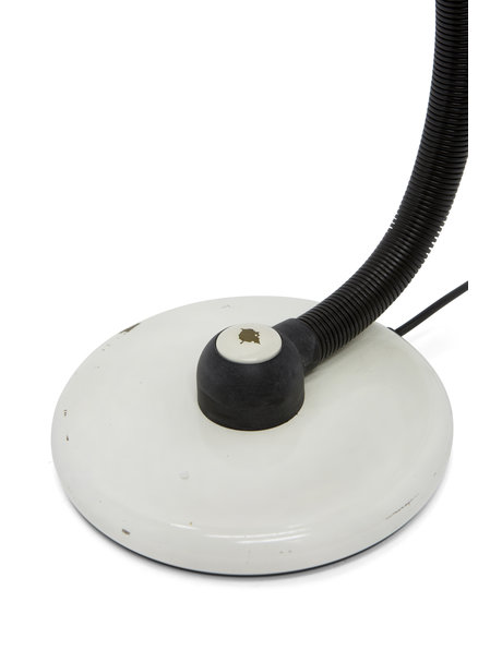 Hoge bureaulamp, wit metalen kap, zwart armatuur, ca. 1970