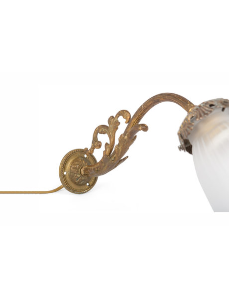 Classic wall lamp, gooseneck with skirt like cap