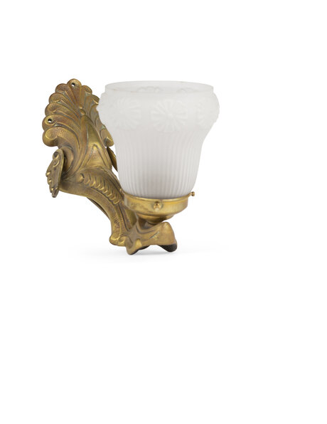 Antieke wandlamp met robuust koper armatuur