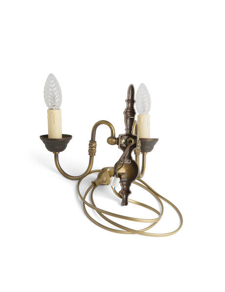 Small wall lamp, curled brass fixture