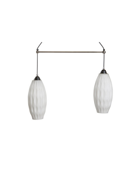 Design hanglamp, twee wit glazen kappen