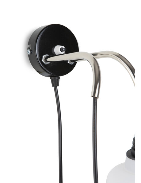 Wit glazen lampenkapjes aan chroom armatuur, vintage