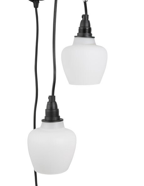 Wit glazen lampenkapjes aan chroom armatuur, vintage