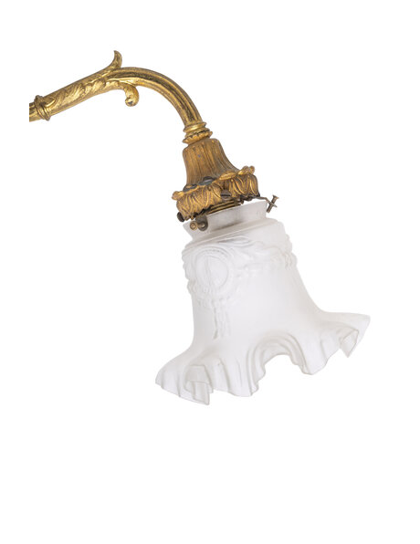 Antieke wandlamp, mat glazen kapje