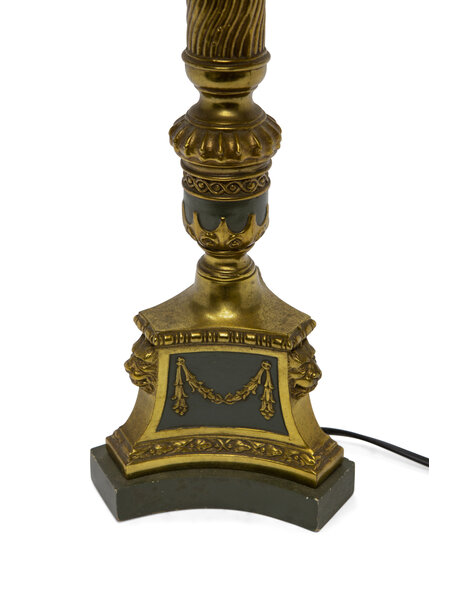 Table lamp with lions on base