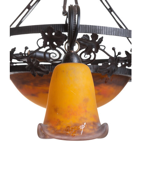 Jaren 30 hanglamp, oranje paars glas in smeedijzer