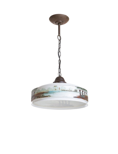 Mooie antieke hanglamp, meer met bomen