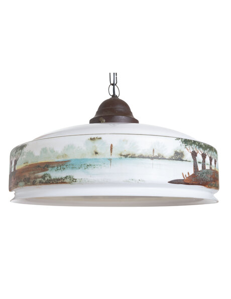 Mooie antieke hanglamp, meer met bomen