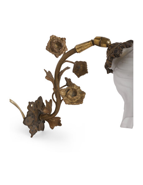 Koperen wandlamp met mat glazen kap