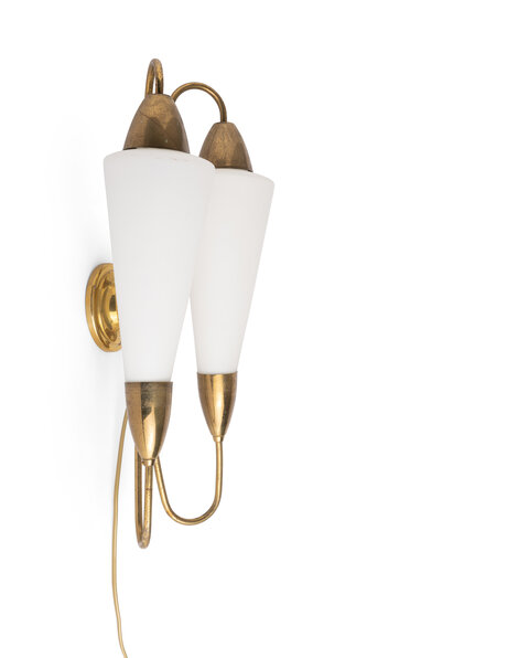 Fraaie vintage wandlamp, messing en wit glas